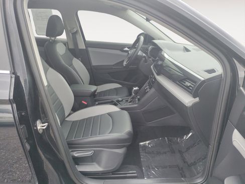 Certified 2022 Volkswagen Taos SEL w/ Panoramic Sunroof Package image 10