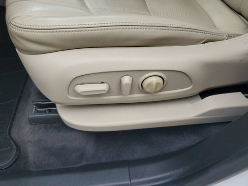 Used 2018 Buick Enclave Essence FWD image 17