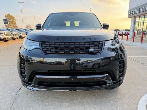Used 2024 Land Rover Discovery Dynamic SE image 2