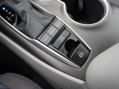 Used 2022 Toyota Camry LE image 20