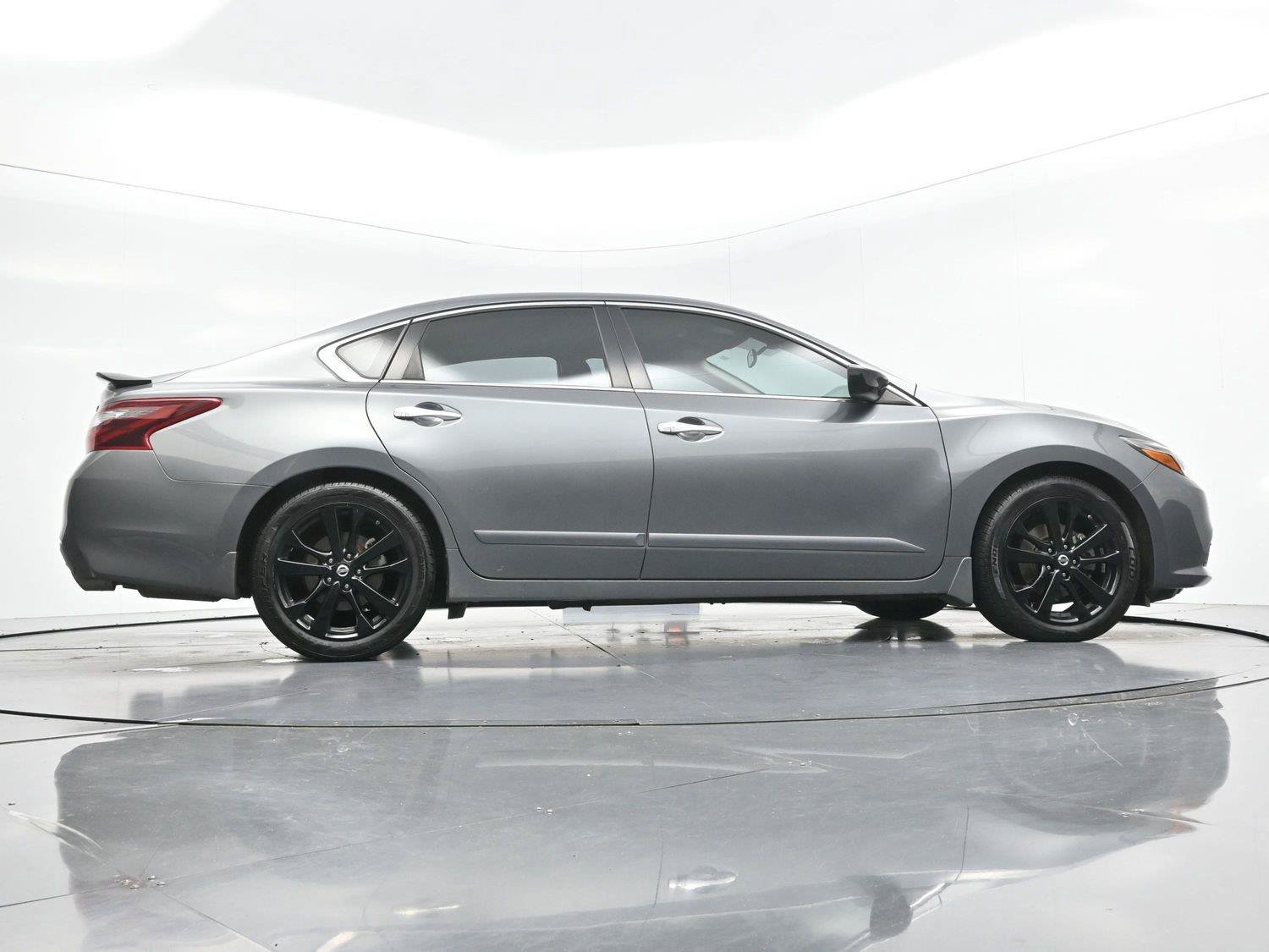 Used 2017 Nissan Altima 2.5 SR w/ Midnight Edition Package FWD image 48
