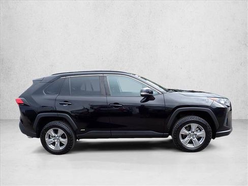 Used 2022 Toyota RAV4 LE AWD/4WD image 5