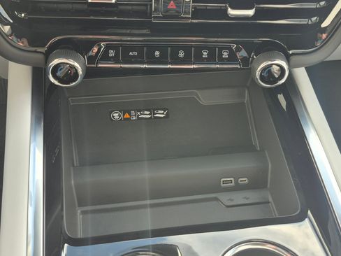 New 2026 Chevrolet Tahoe Premier w/ Sun And Tow Package AWD/4WD image 13