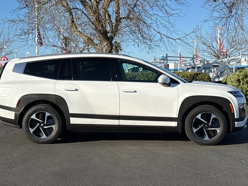 New 2026 Hyundai Ioniq 9 SE image 3