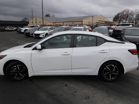 Used 2024 Nissan Sentra SV image 3