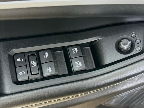 Used 2023 Jeep Grand Cherokee Limited AWD/4WD image 22