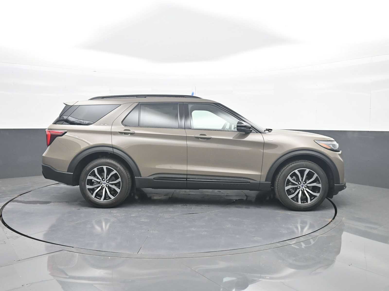 New 2026 Ford Explorer ST-Line AWD/4WD image 9