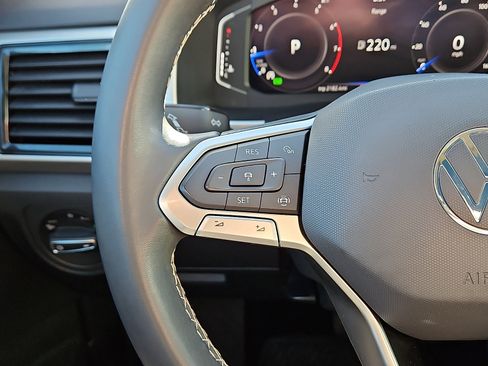 Certified 2022 Volkswagen Atlas SE w/ Panoramic Sunroof Package image 18