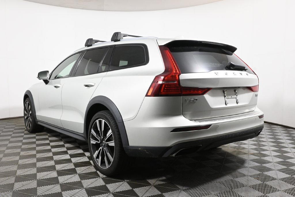 Used 2021 Volvo V60 T5 Cross Country AWD/4WD image 9