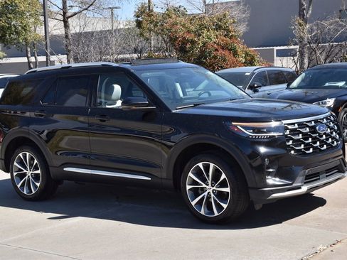 Certified 2025 Ford Explorer Platinum w/ Ultimate Package image 5