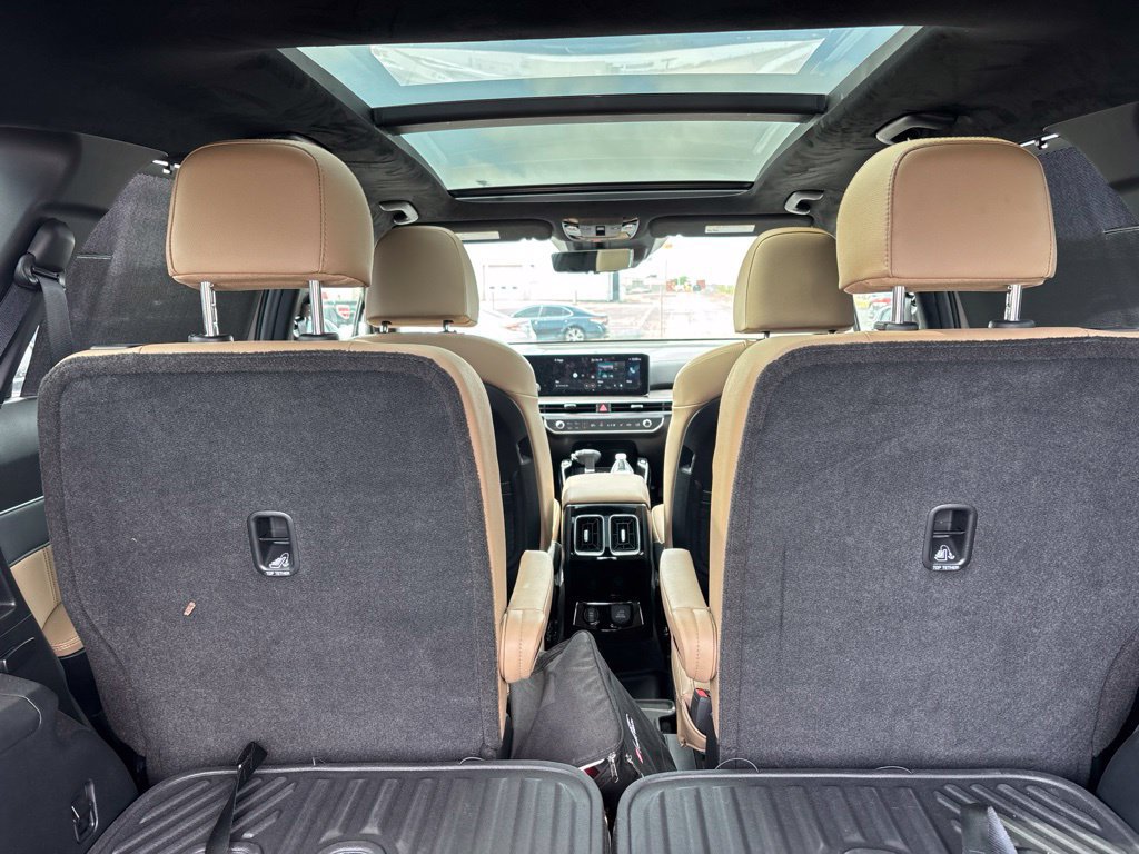 Certified 2025 Kia Sorento SX Prestige w/ Olive Brown Leather Package AWD/4WD image 7