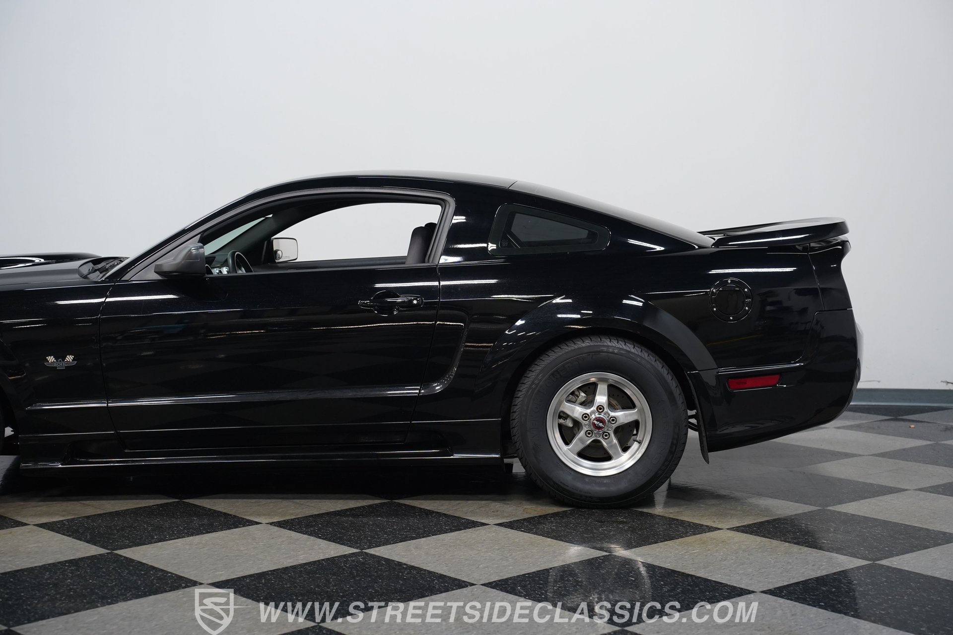 Used 2006 Ford Mustang GT RWD image 23