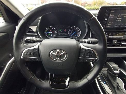 Used 2020 Toyota Highlander XLE image 45