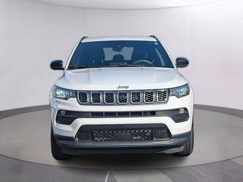 Used 2025 Jeep Compass Latitude w/ Convenience Group AWD/4WD image 10