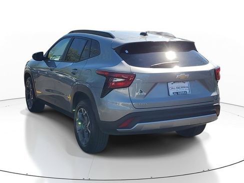 Certified 2025 Chevrolet Trax LT w/ Driver Confidence Package FWD image 3