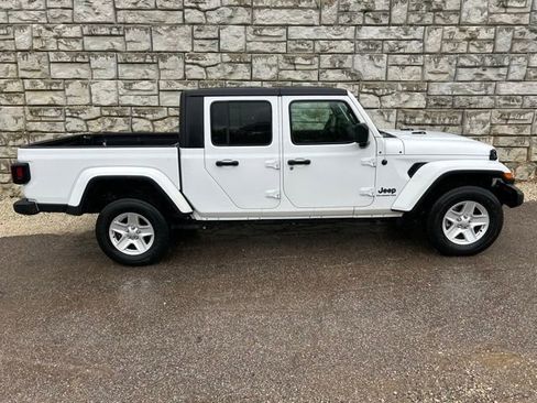 Certified 2022 Jeep Gladiator Sport AWD/4WD image 6