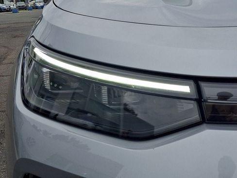 Used 2026 Volkswagen Tiguan SE w/ Panoramic Sunroof Package AWD/4WD image 9