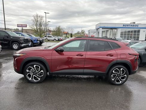 Used 2024 Chevrolet Trax RS w/ Sunroof Package FWD image 10