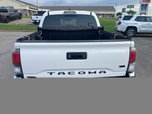 Used 2022 Toyota Tacoma TRD Off-Road AWD/4WD image 6