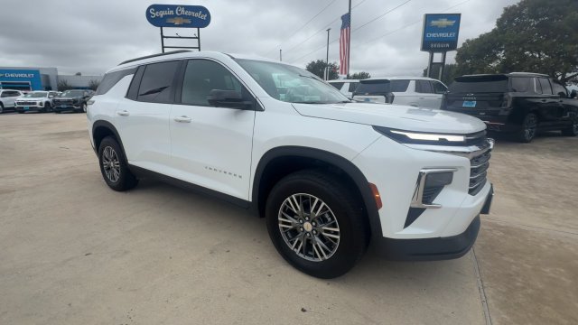 Used 2026 Chevrolet Traverse LT w/ Driver Confidence Package FWD image 2