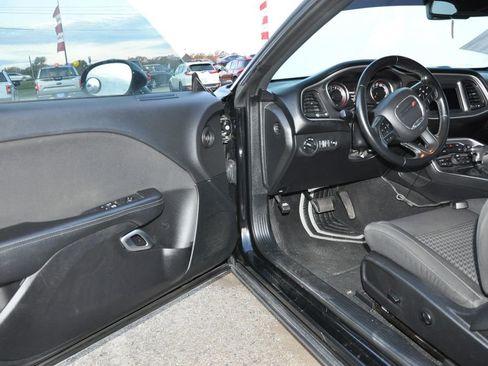 Used 2019 Dodge Challenger SXT image 11