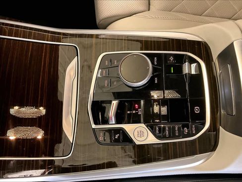 Used 2024 BMW X7 xDrive40i image 15