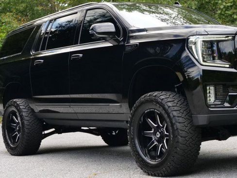 Used 2024 GMC Yukon XL SLT w/ SLT Luxury Package image 41