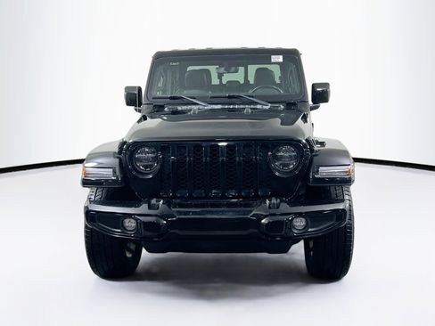 Used 2022 Jeep Gladiator Overland image 2
