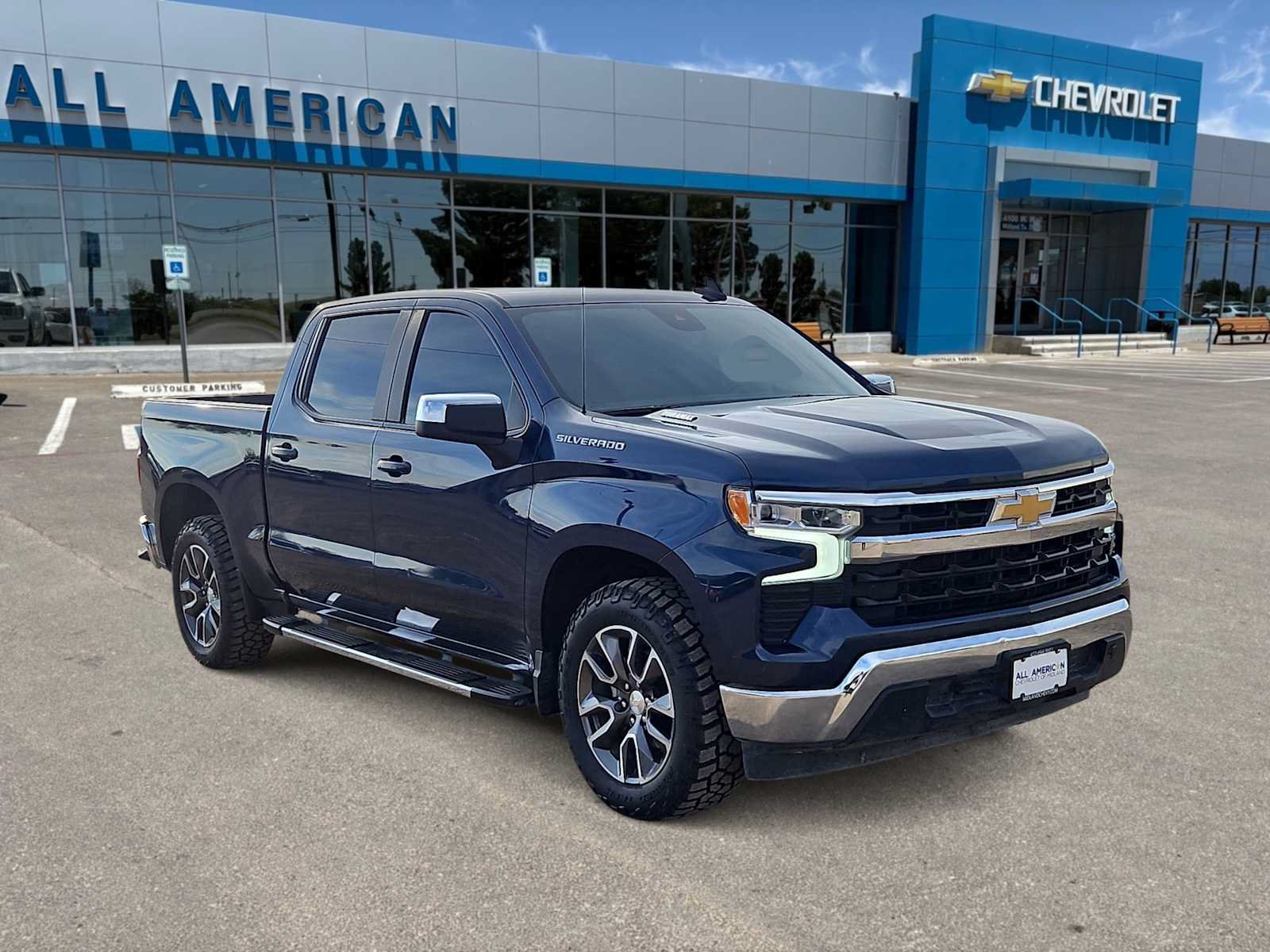 Used 2023 Chevrolet Silverado 1500 LT RWD image 2