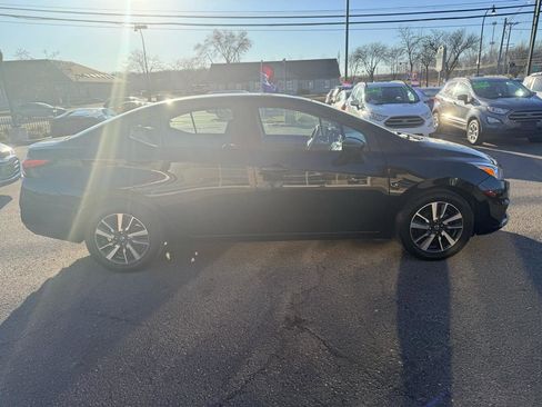 Used 2021 Nissan Versa SV image 5