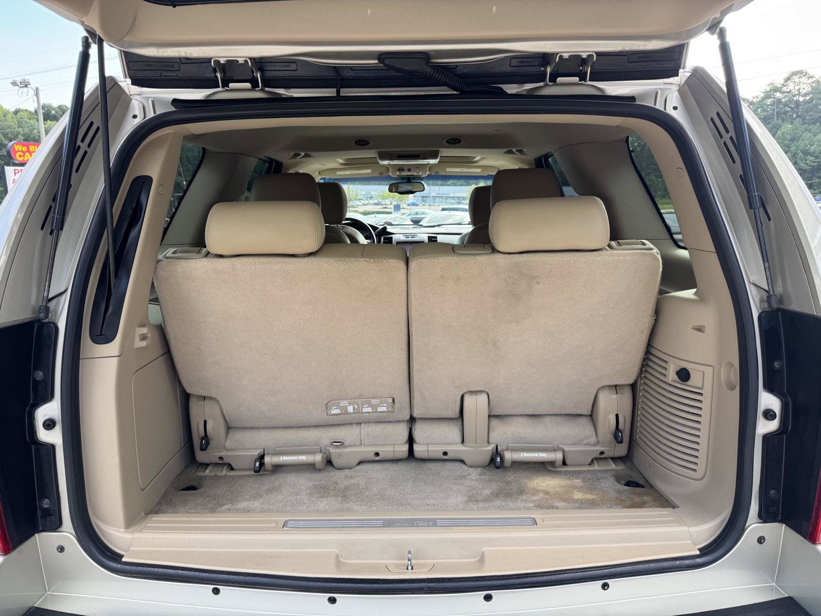 Used 2013 Cadillac Escalade Luxury RWD image 14