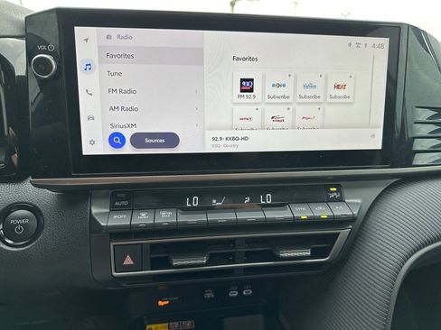 Used 2025 Toyota Camry SE w/ Multimedia Upgrade Package image 9