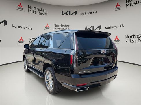 Used 2023 Cadillac Escalade Premium Luxury AWD/4WD image 2