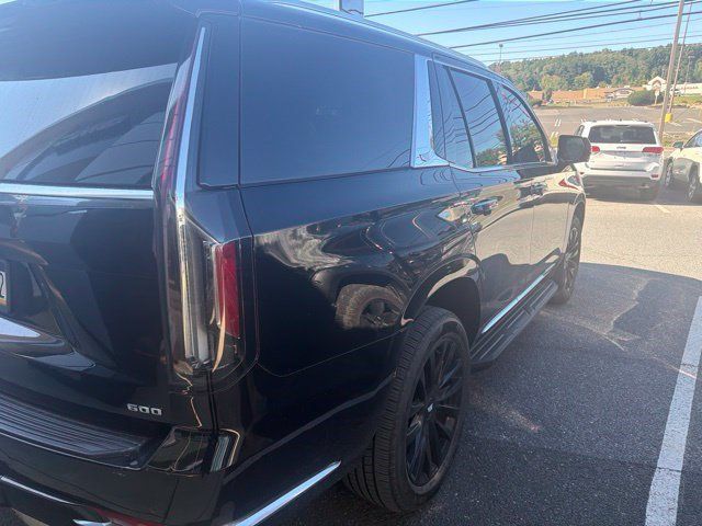 Used 2022 Cadillac Escalade Luxury AWD/4WD image 3