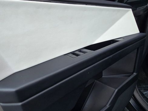 Used 2024 Tesla Cybertruck AWD Crew Cab image 20