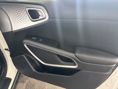 Certified 2024 Kia Soul S image 25