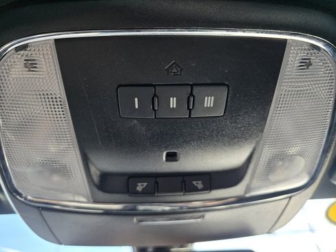 Used 2019 Chrysler 300 S image 20