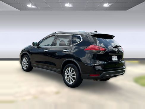 Used 2017 Nissan Rogue SV FWD image 3