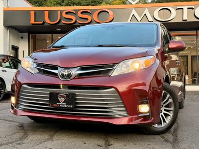Used 2019 Toyota Sienna XLE w/ XLE Navigation Package