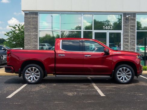 Used 2019 Chevrolet Silverado 1500 High Country w/ Technology Package AWD/4WD image 2