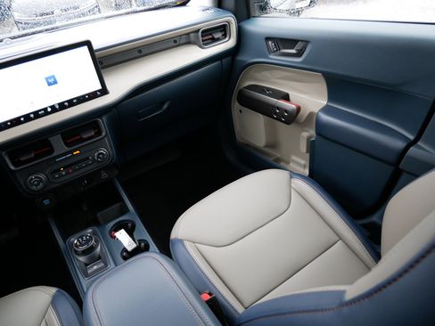 Used 2025 Ford Maverick Lariat w/ 4K Tow Package image 11