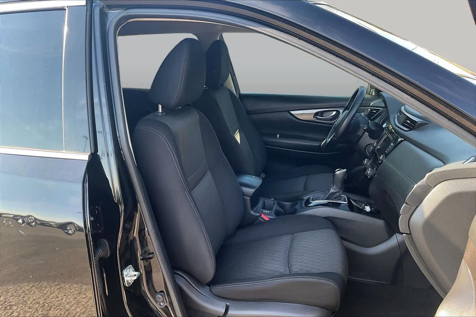 Used 2020 Nissan Rogue SV FWD image 9