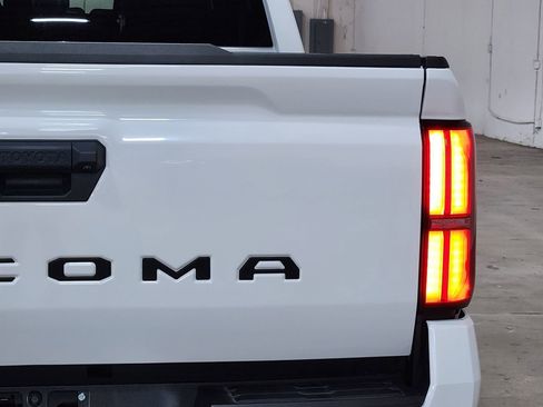 Used 2024 Toyota Tacoma TRD Off-Road image 23