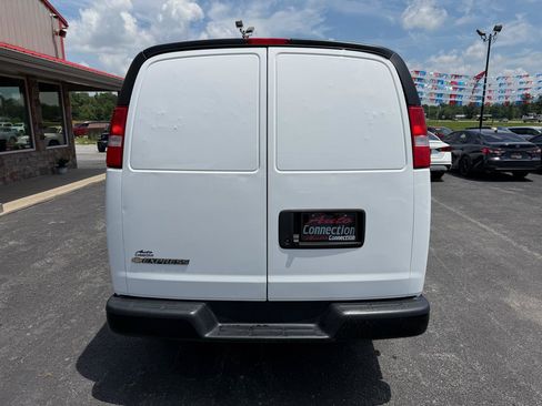 Used 2022 Chevrolet Express 2500 w/ Driver Convenience Package RWD image 5