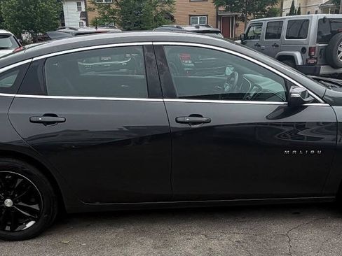 Used 2017 Chevrolet Malibu LT FWD image 8