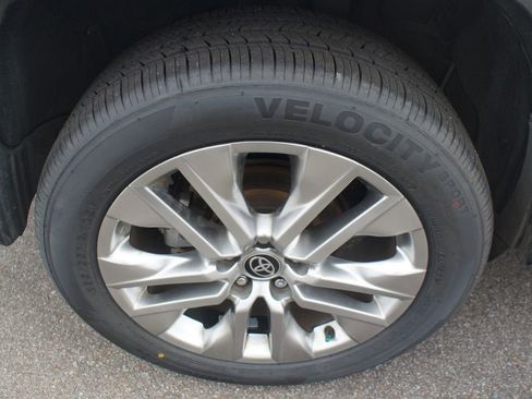 Used 2022 Toyota RAV4 XLE Premium FWD image 26