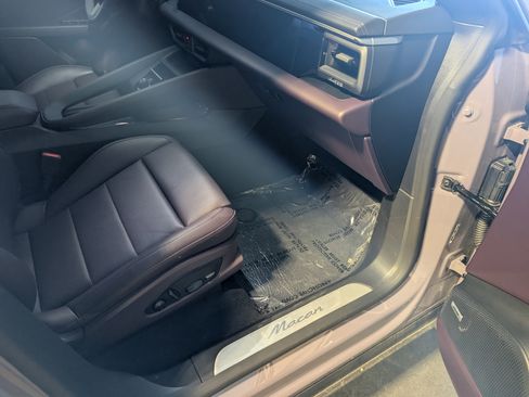 Used 2025 Porsche Macan Electric image 21