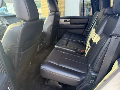 Used 2016 Ford Expedition XLT w/ Equipment Group 202A AWD/4WD image 17