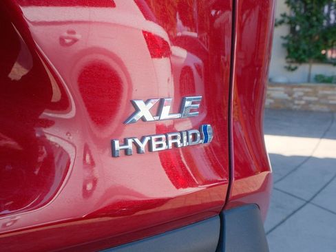 Used 2022 Toyota RAV4 XLE image 41