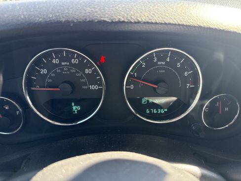 Used 2017 Jeep Wrangler Unlimited Sahara w/ Connectivity Group AWD/4WD image 17